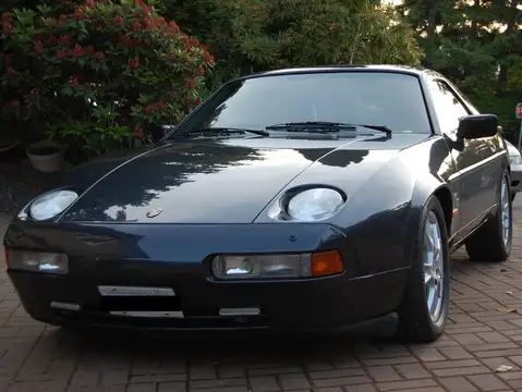 Porsche 928