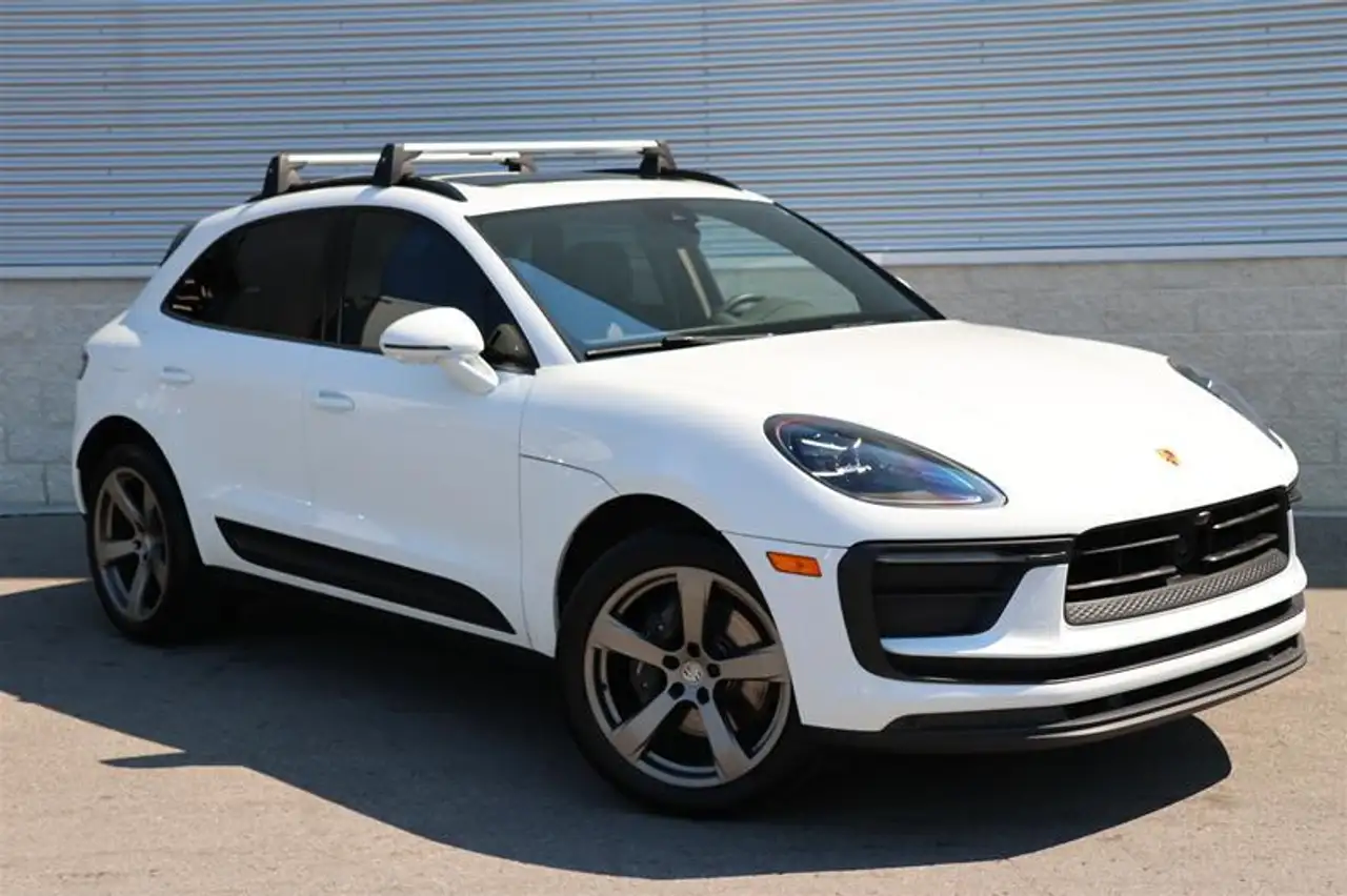 2023 Porsche Macan Base