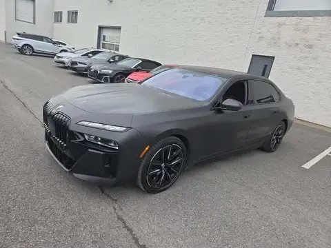 BMW i7
