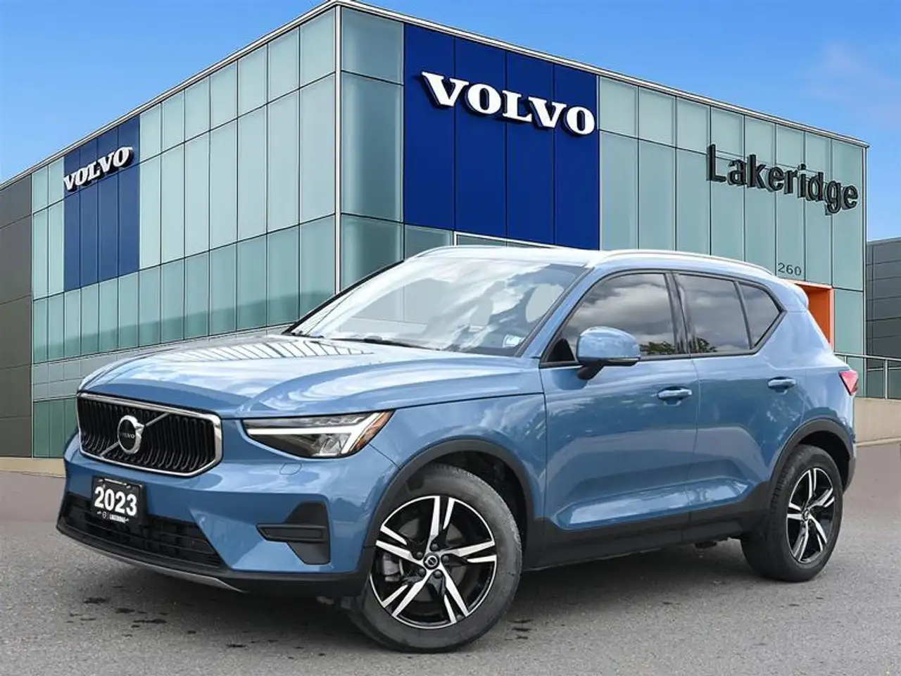2023 Volvo XC40 Core