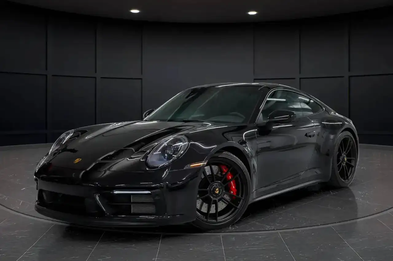 2024 Porsche 911 Carrera 4 GTS