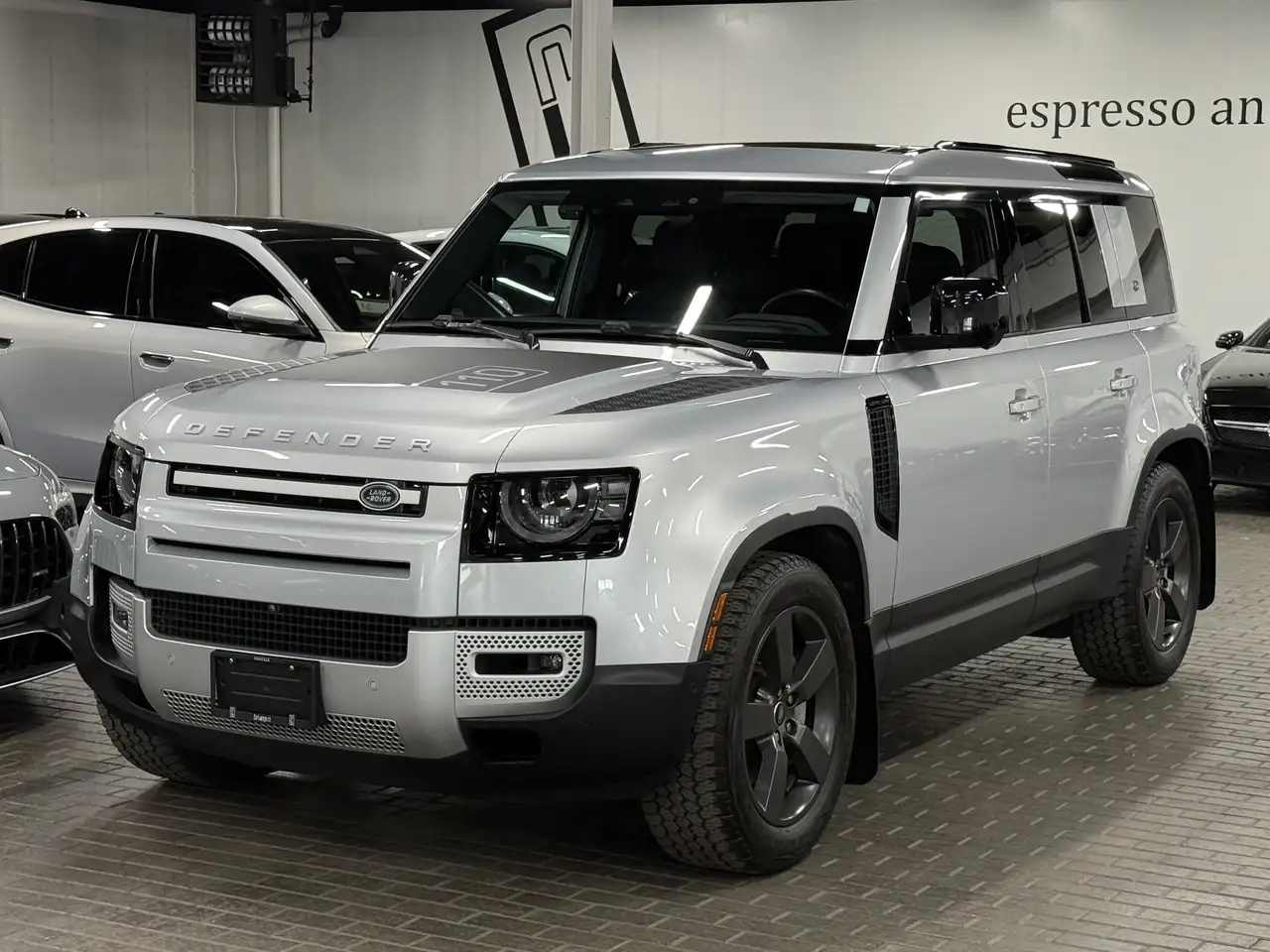 2023 Land Rover Defender SE