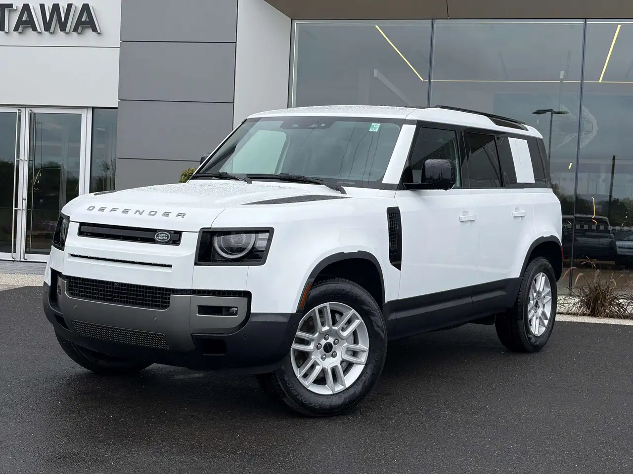 2026 Land Rover Defender S P400