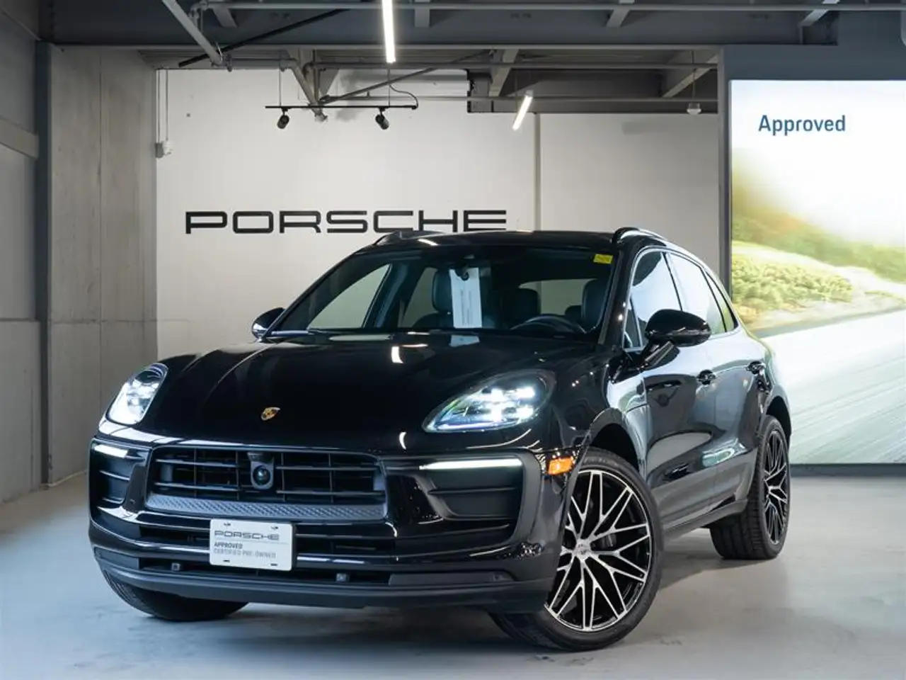 2025 Porsche Macan Base