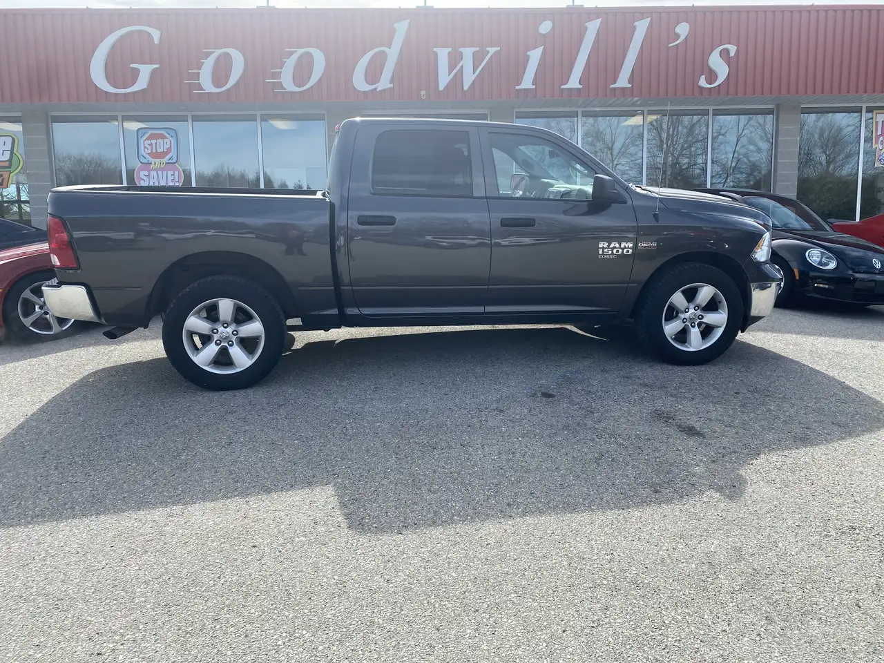 2023 RAM 1500 SLT