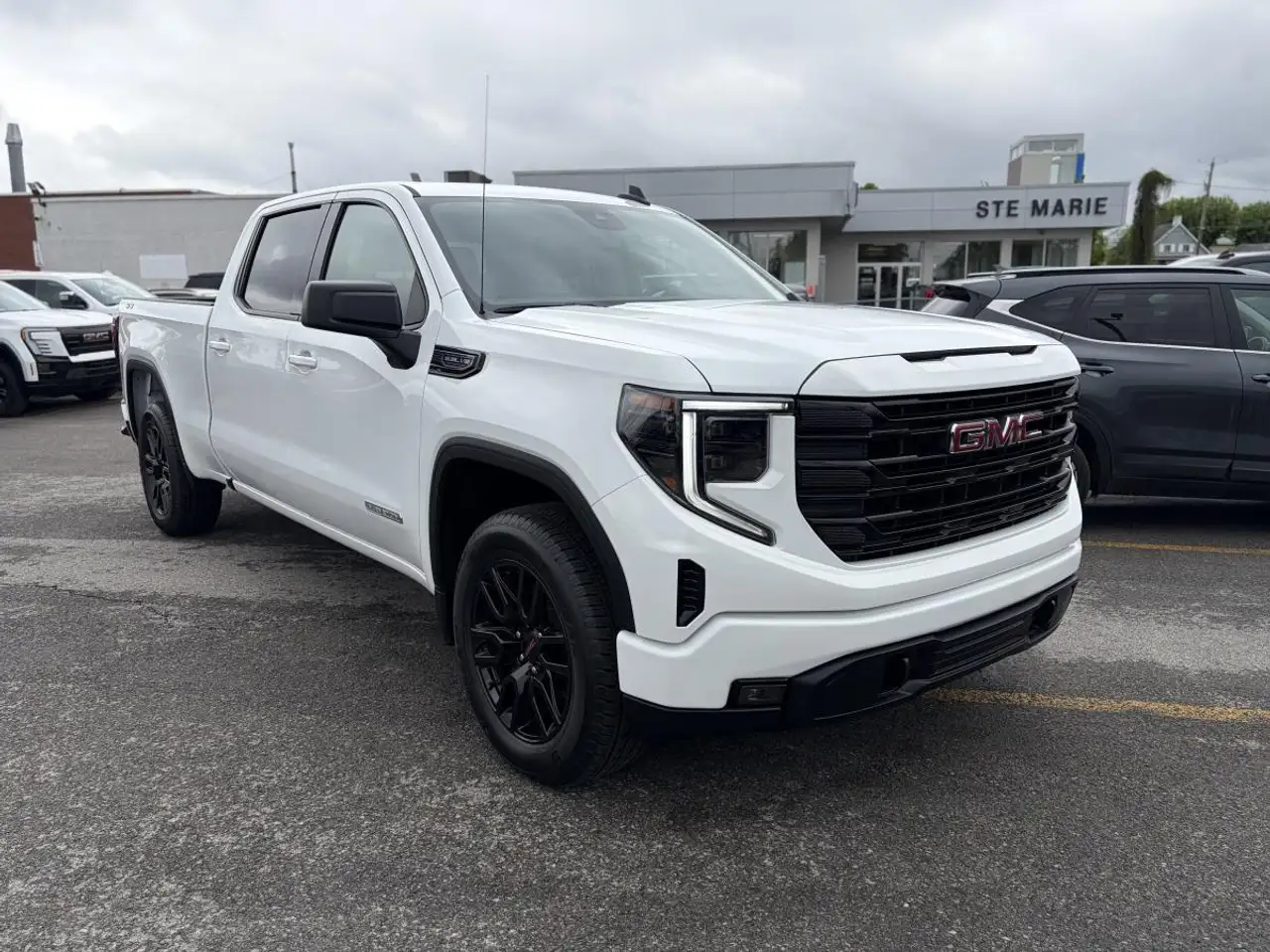 2025 GMC Sierra 1500 Elevation