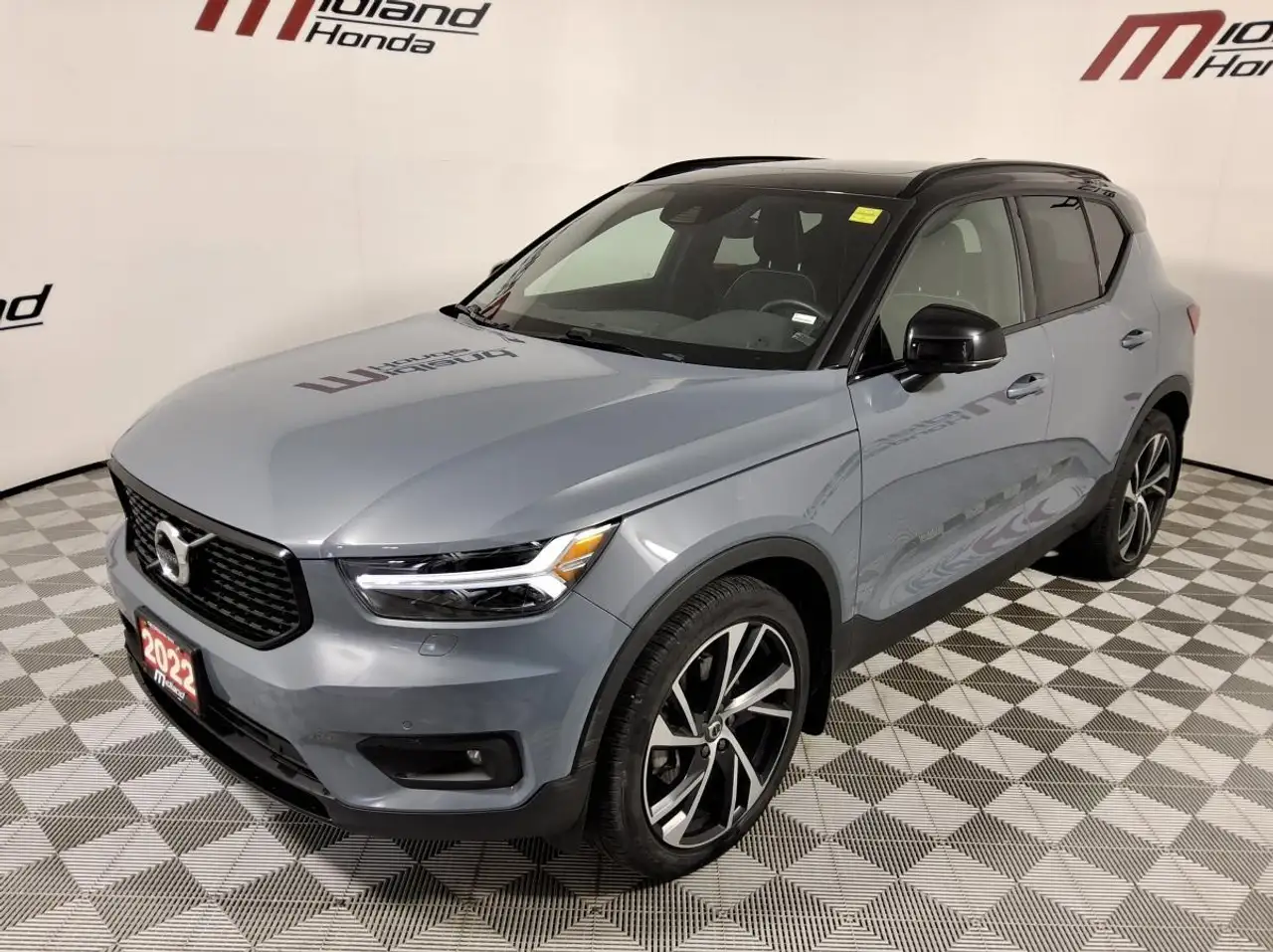2022 Volvo XC40 R-Design