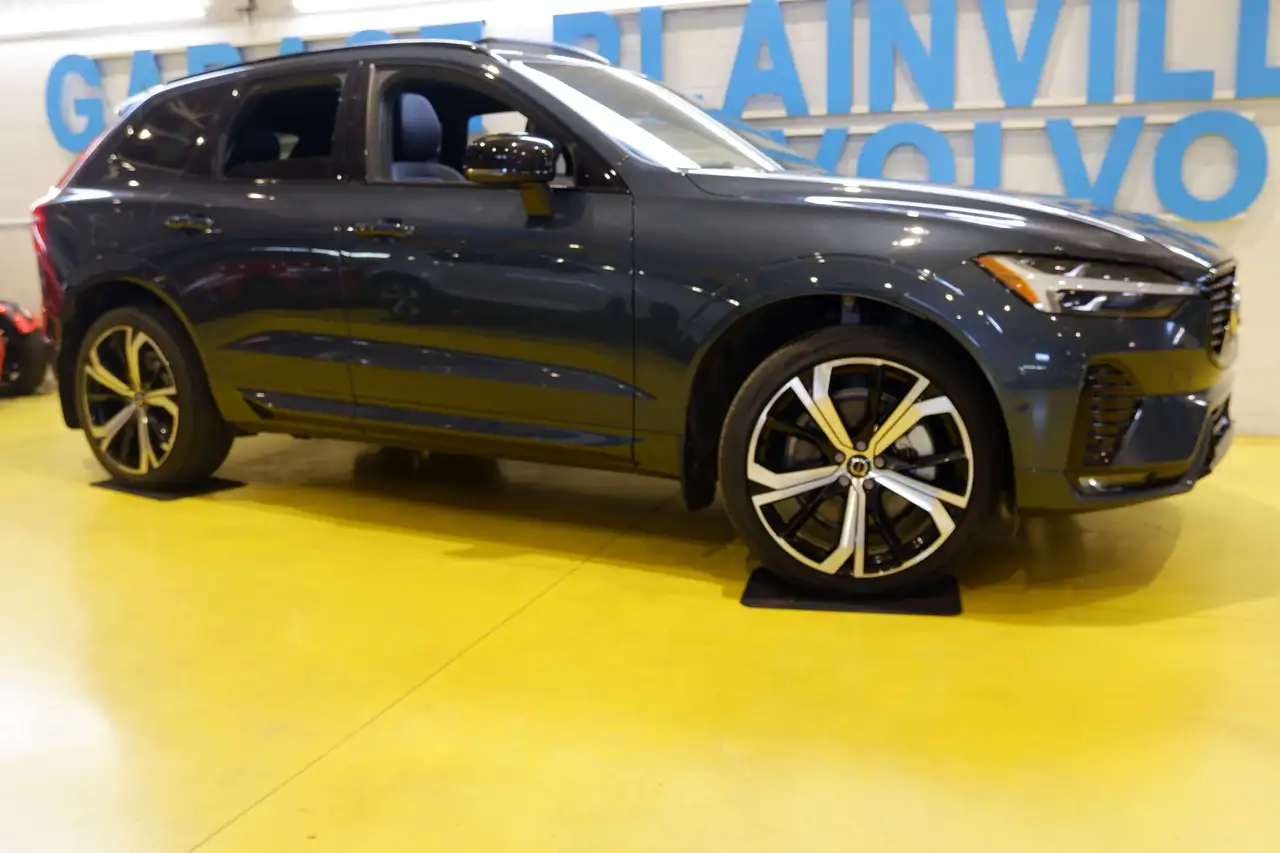 2022 Volvo XC60 R-Design