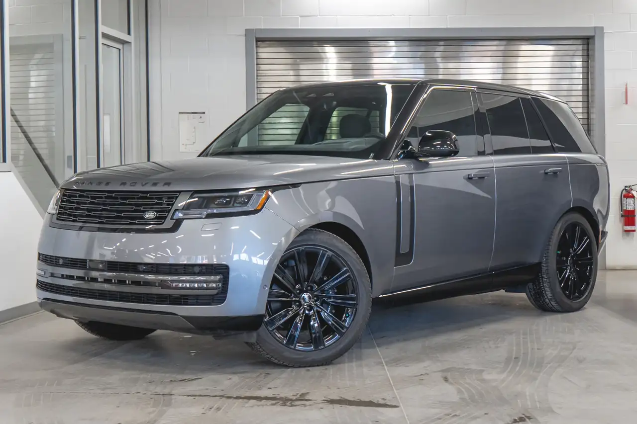 2025 Land Rover Range Rover SE P400