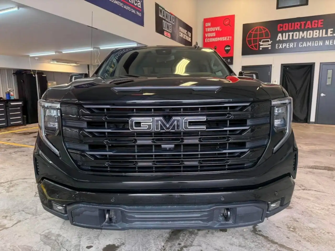 2025 GMC Sierra 1500 Elevation
