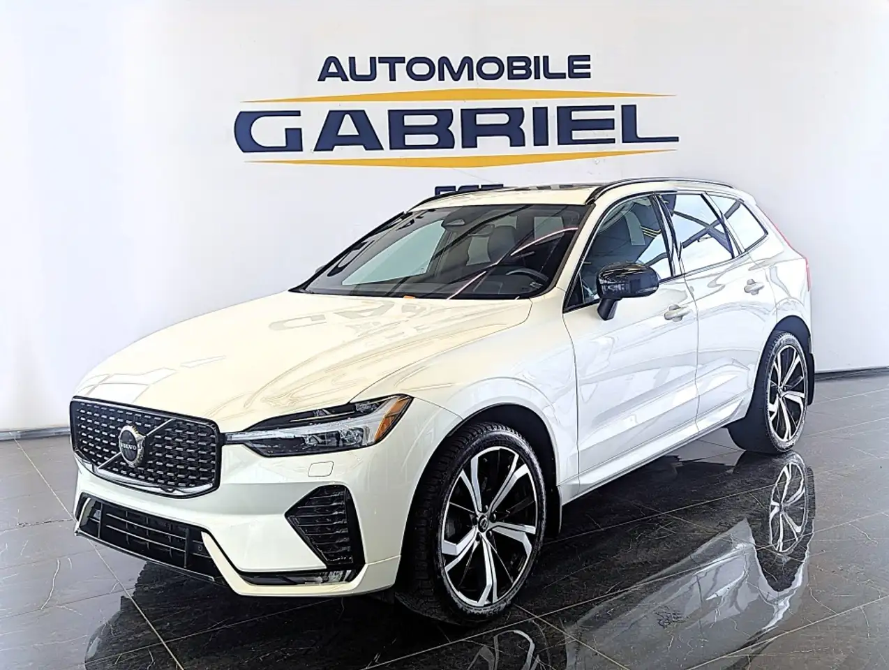 2022 Volvo XC60 R-Design