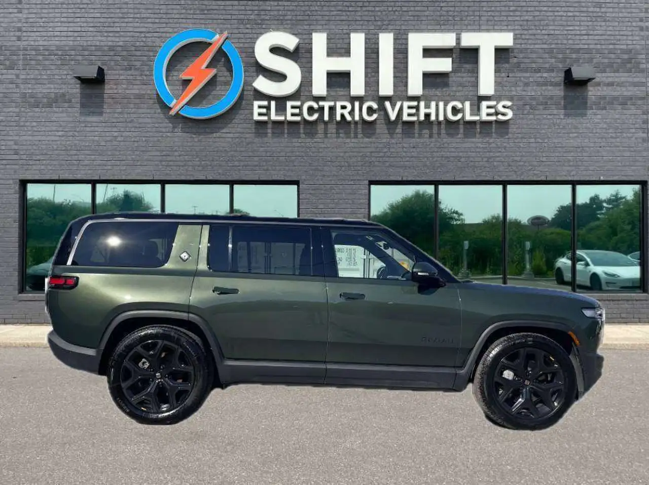 2025 Rivian R1S