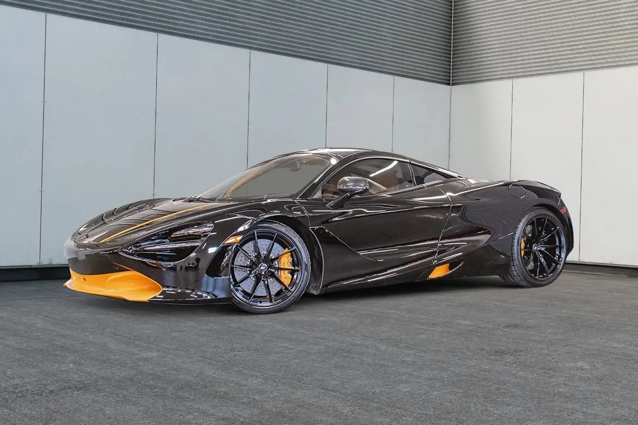 2022 McLaren 720