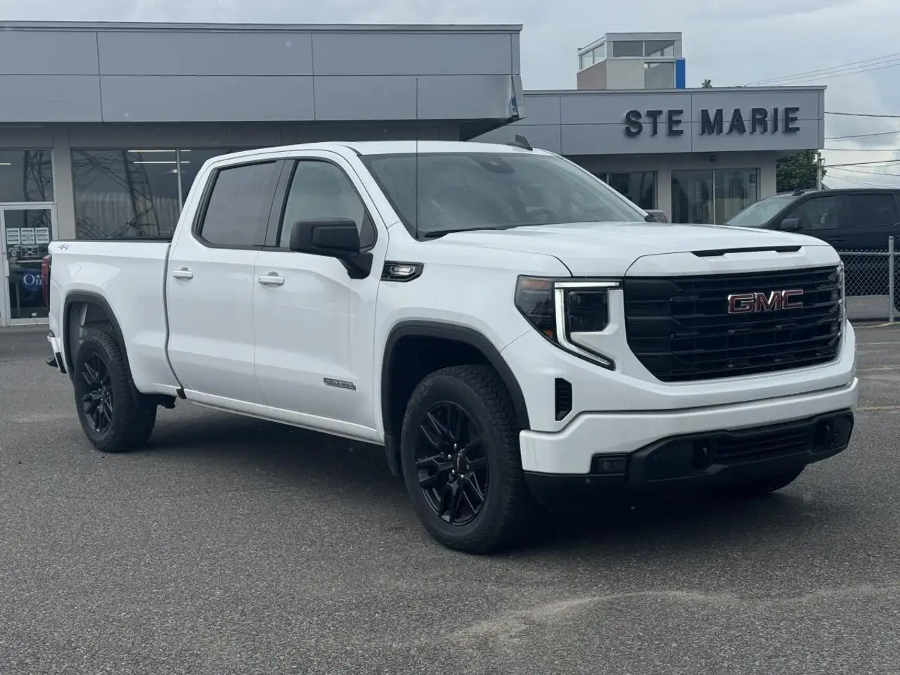 2025 GMC Sierra 1500 Elevation