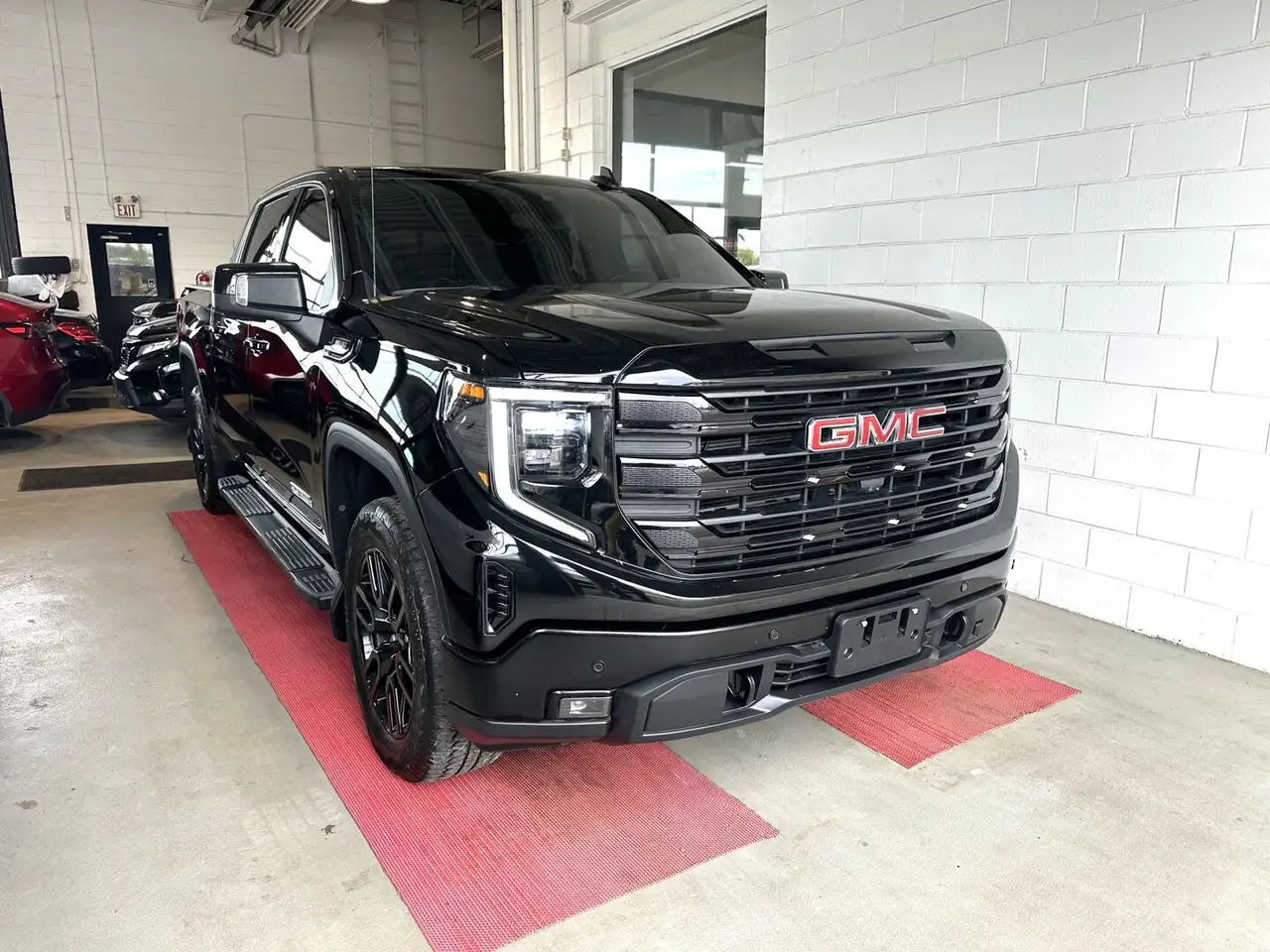 2025 GMC Sierra 1500 Elevation
