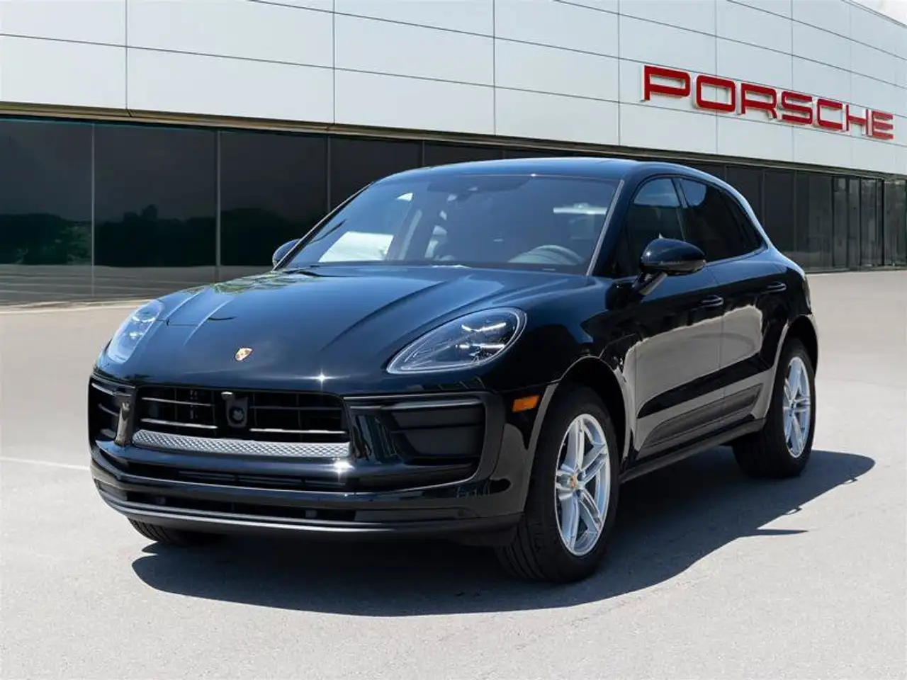 2025 Porsche Macan Base