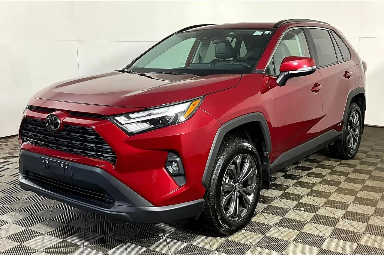 2025 Toyota RAV4 XLE