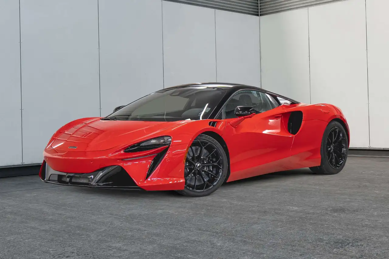 2023 McLaren Artura