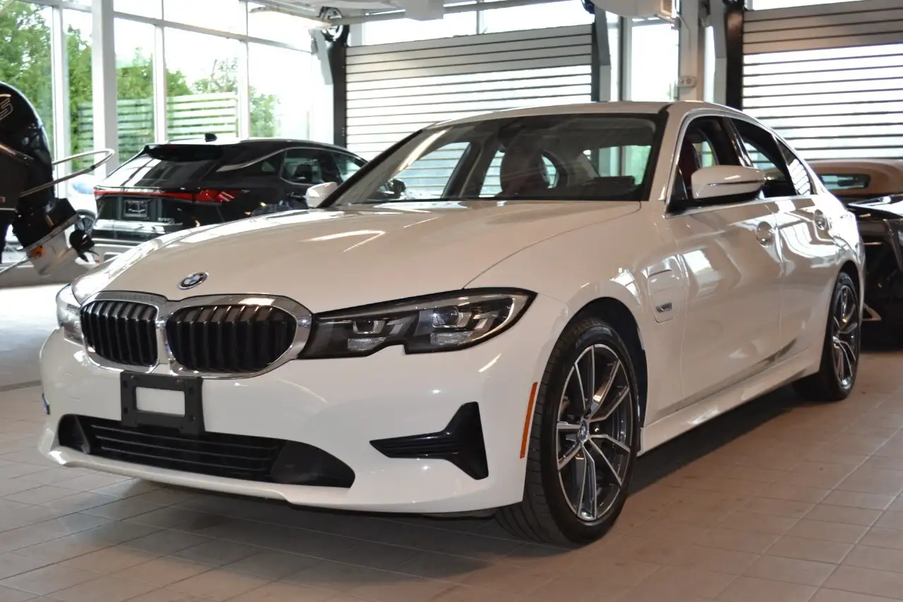 2022 BMW 3 Series 330e