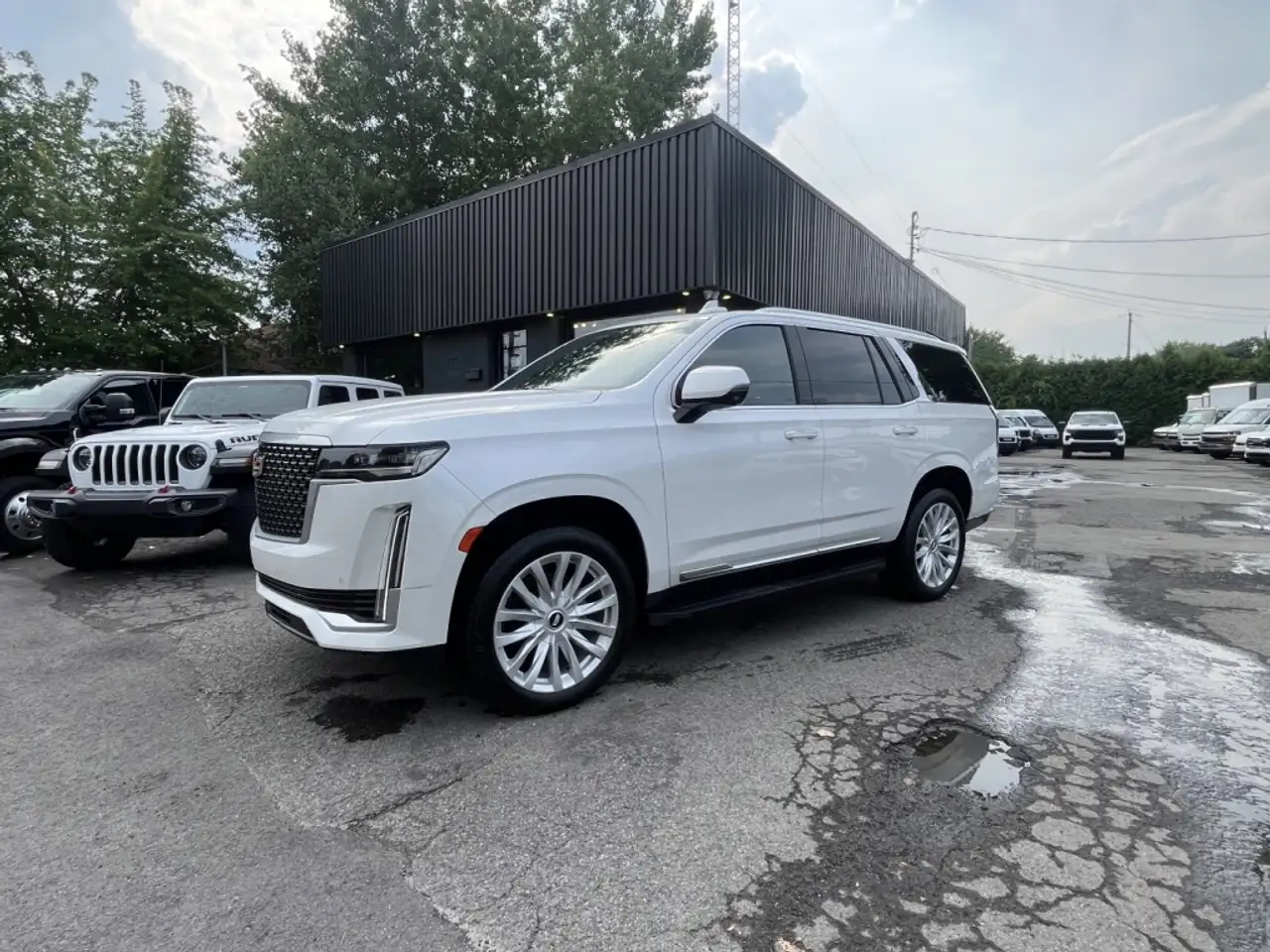 2023 Cadillac Escalade Luxury