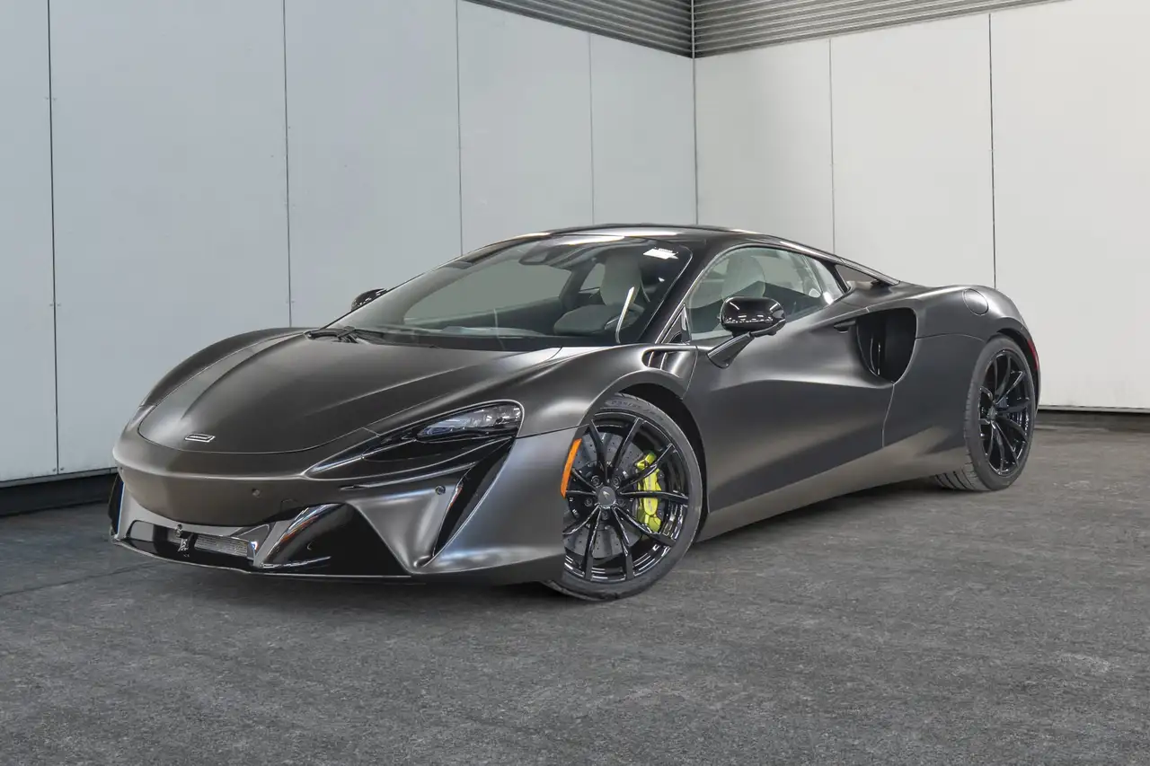 2024 McLaren Artura