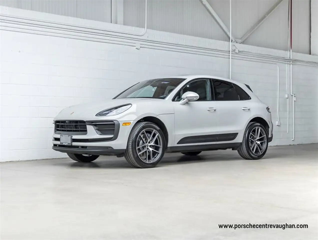 2023 Porsche Macan Base