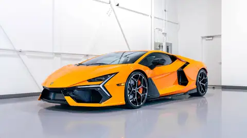 Lamborghini Revuelto