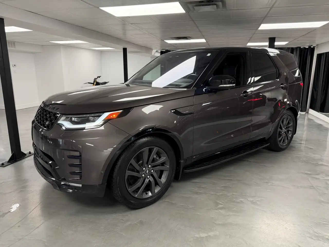 2021 Land Rover Discovery Dynamic HSE P360