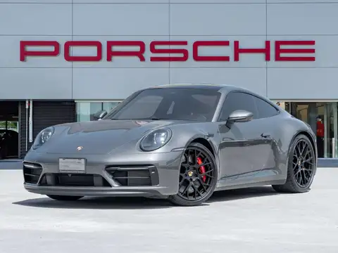 Porsche 911 Carrera 4 GTS