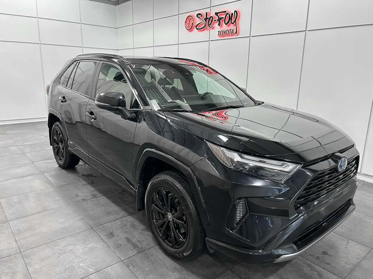 2023 Toyota RAV4 SE