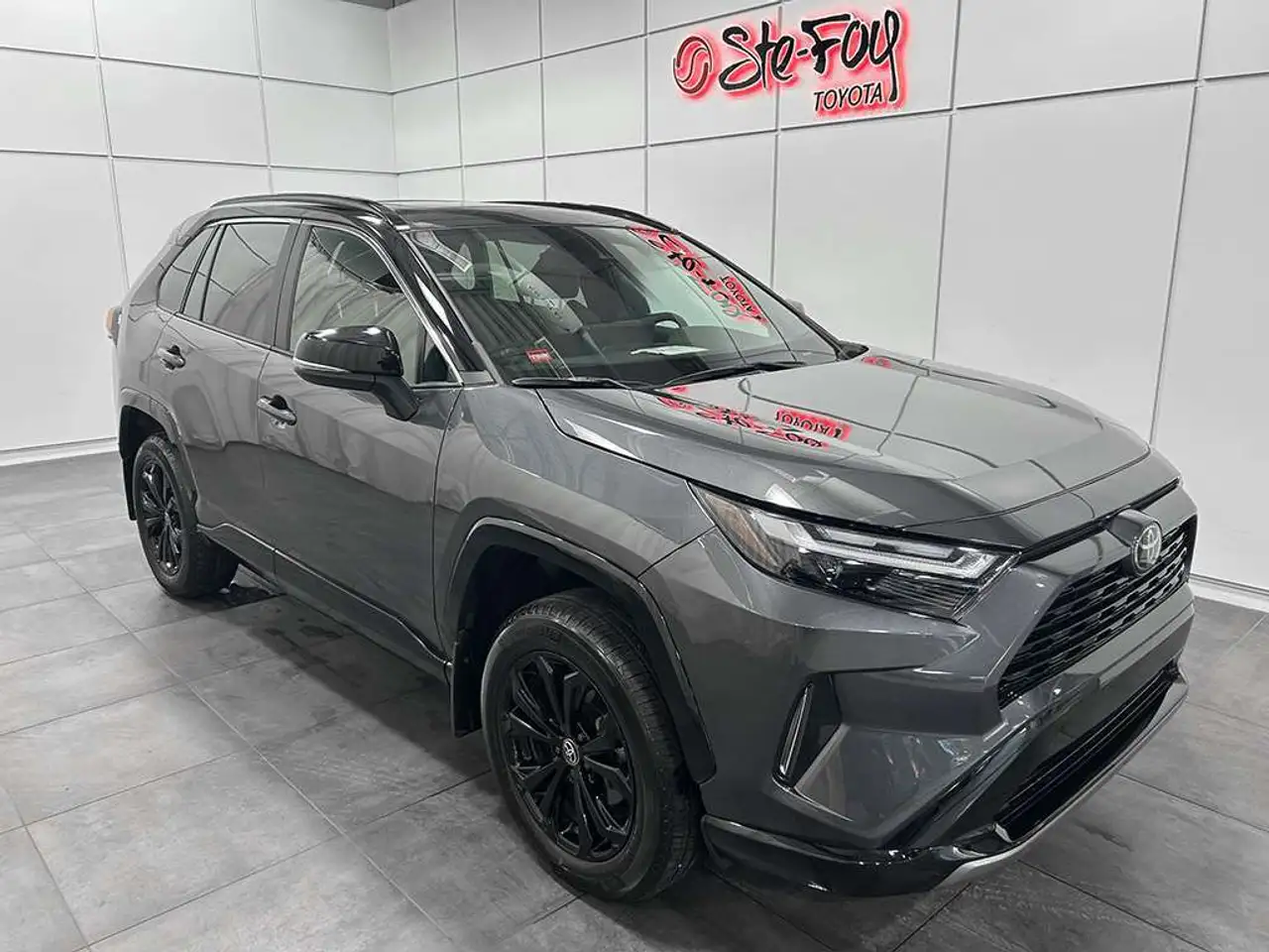 2025 Toyota RAV4 XSE