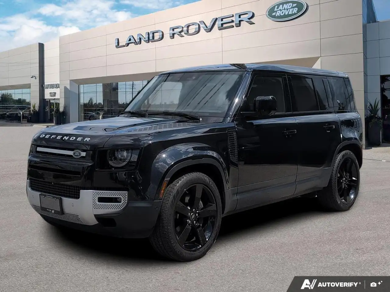 2024 Land Rover Defender SE