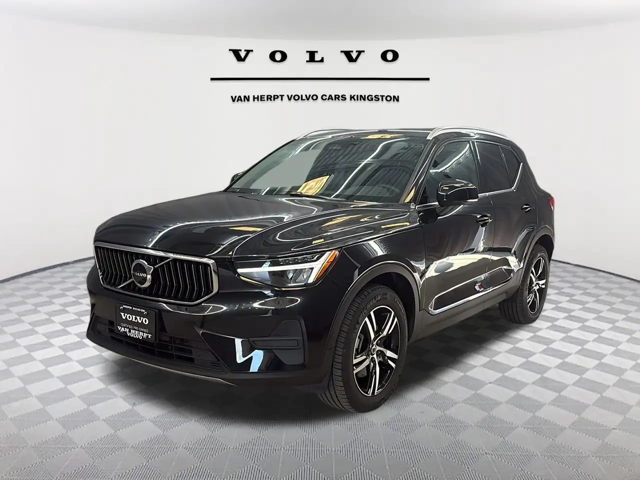 2025 Volvo XC40 Core