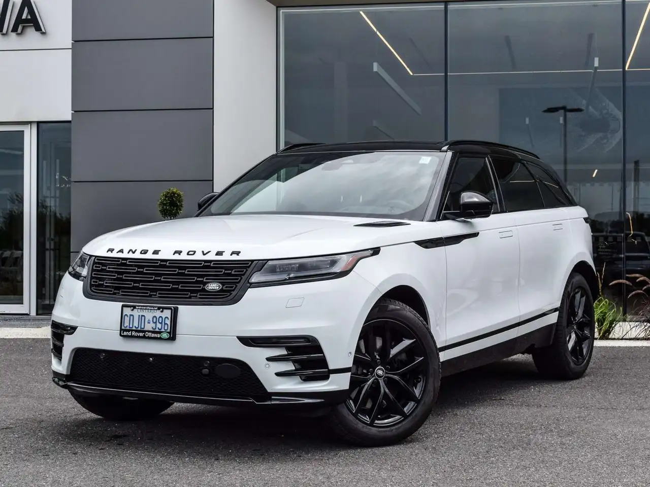 2026 Land Rover Range Rover Velar Dynamic SE P250
