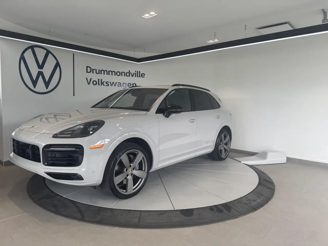 2023 Porsche Cayenne Platinum Edition