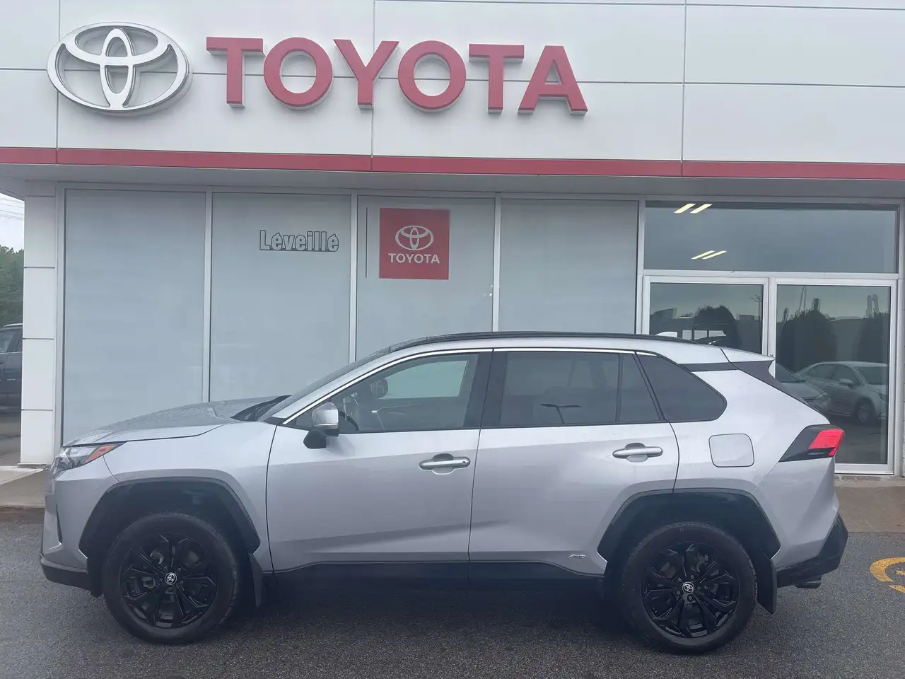 2023 Toyota RAV4 SE