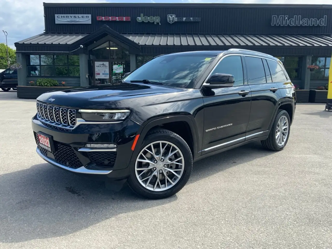 2023 Jeep Grand Cherokee Summit