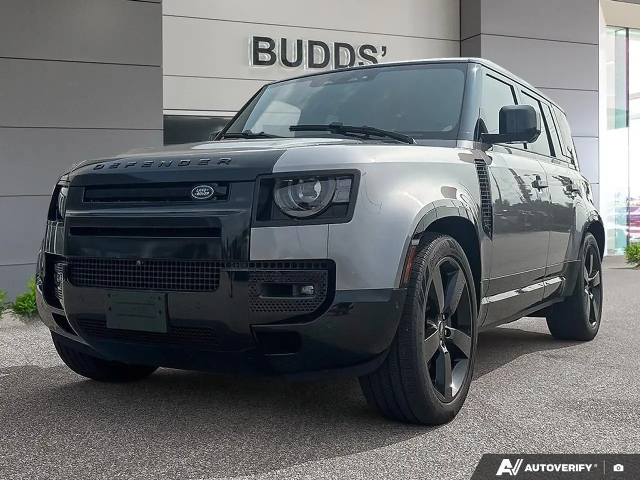 2024 Land Rover Defender X-Dynamic SE