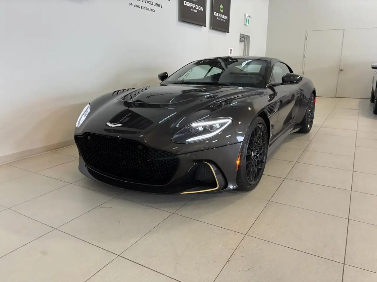 2023 Aston Martin DBS