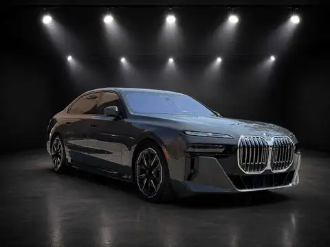 BMW i7