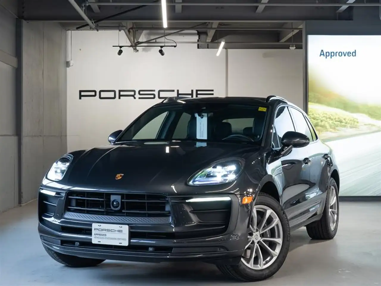 2025 Porsche Macan Base