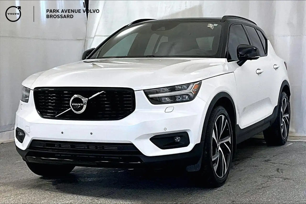 2022 Volvo XC40 R-Design