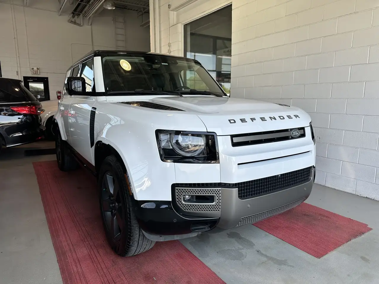 2024 Land Rover Defender X-Dynamic SE