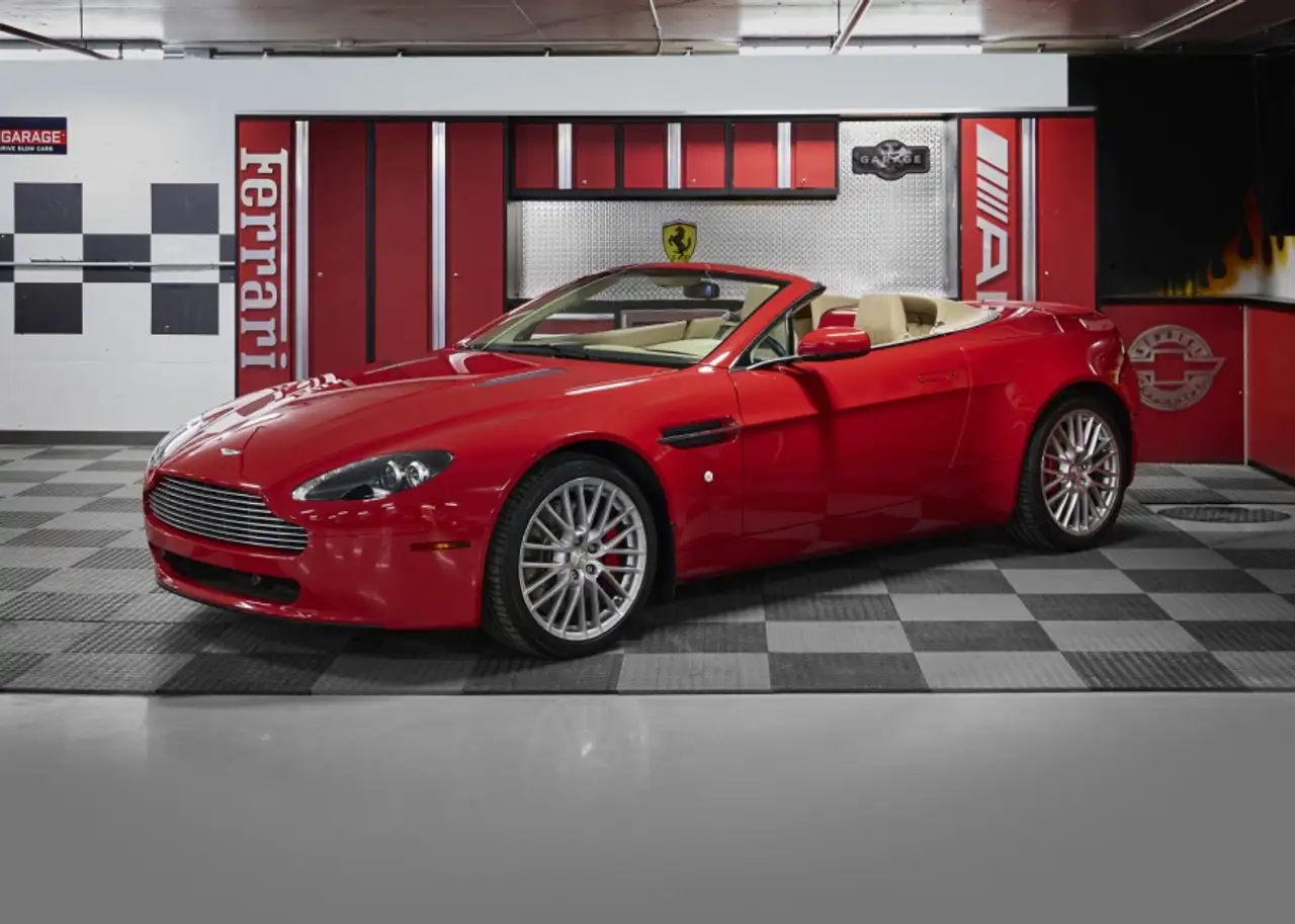 2009 Aston Martin V8