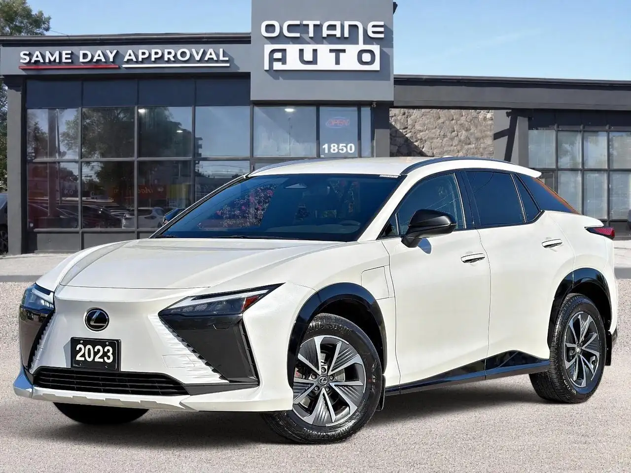2023 Lexus RZ 450e Luxury