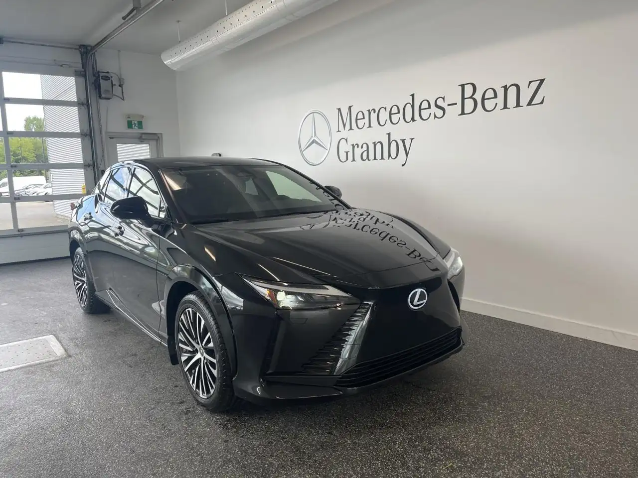 2023 Lexus RZ 450e Luxury