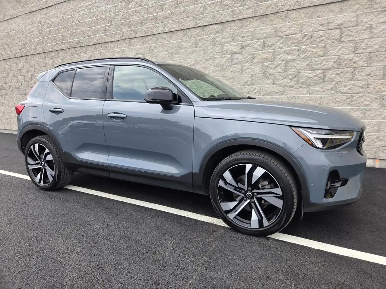 2023 Volvo XC40 Ultimate