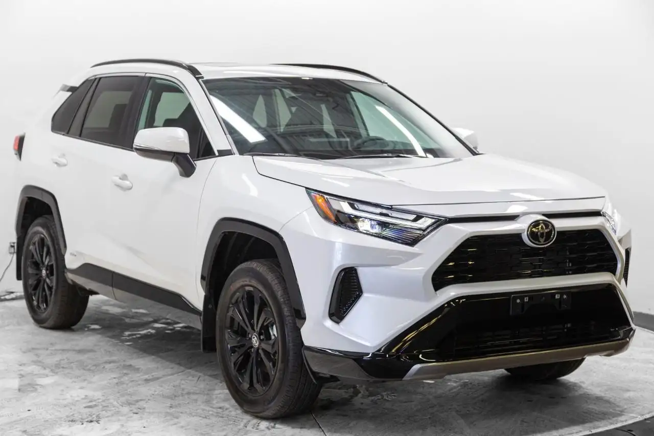 2025 Toyota RAV4 SE