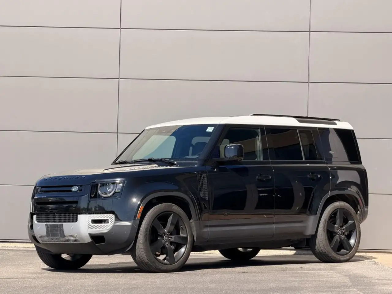 2023 Land Rover Defender SE P400