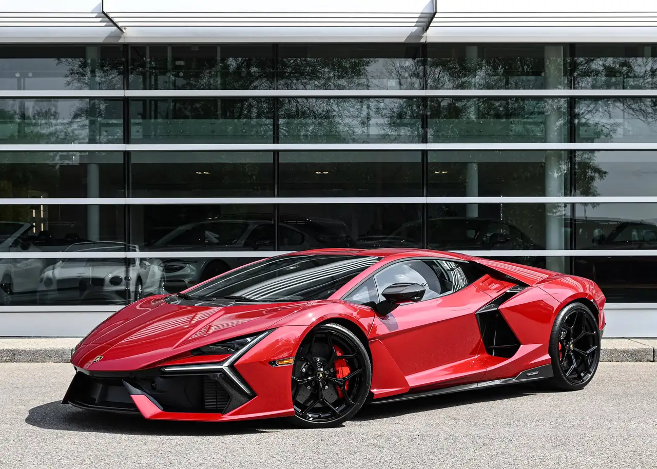 2025 Lamborghini Revuelto